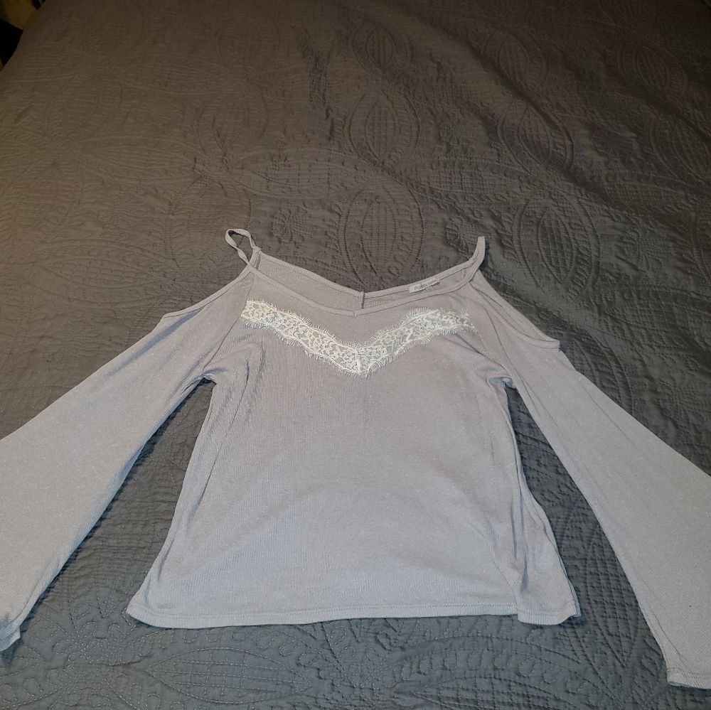 Bell sleeve shirt